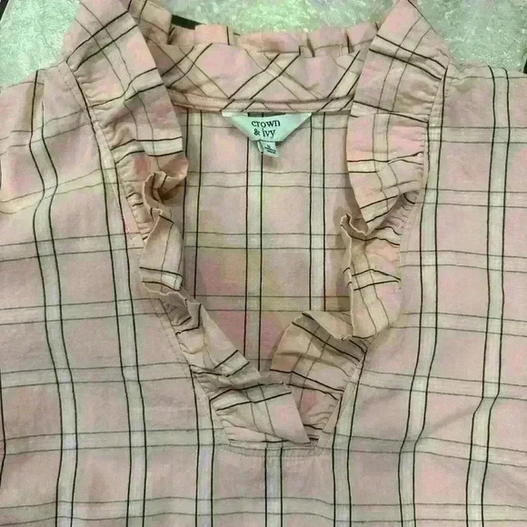 Crown & Ivy 3/4 Sleeve Ruffled V Neck Pink Top Size Small - Picture 3 of 3
